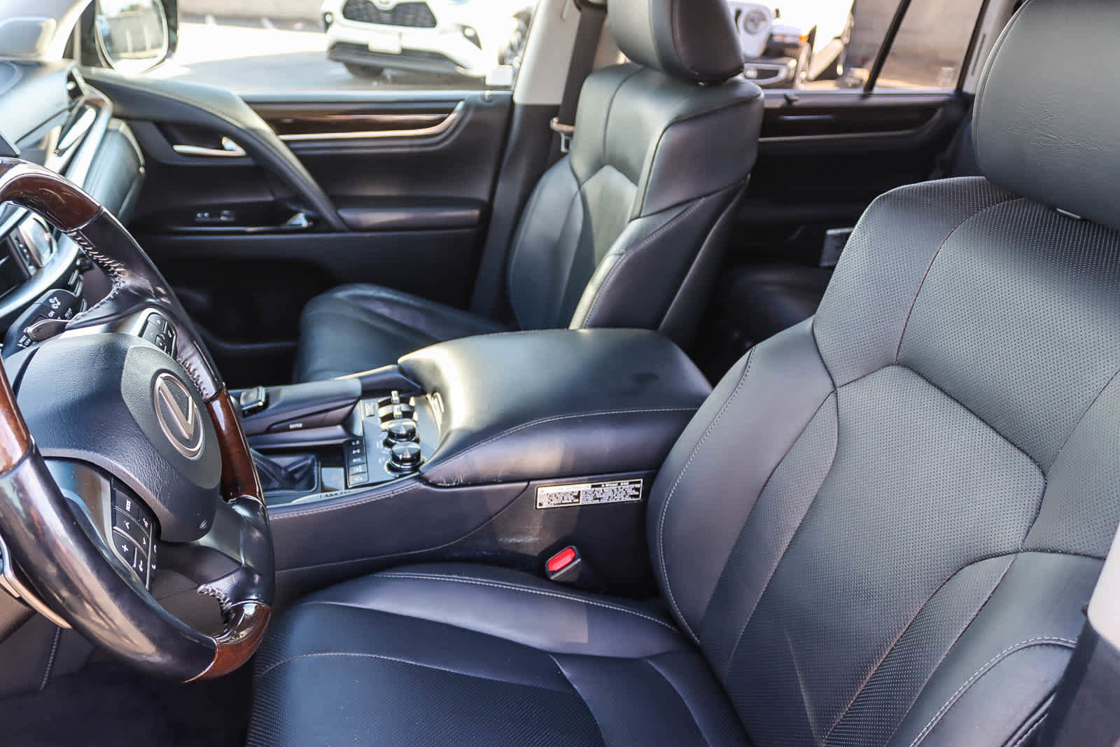 Used 2018 Lexus LX 570 4WD image 16