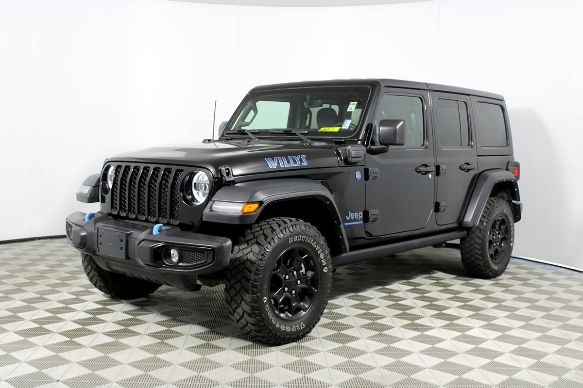 Used 2023 Jeep Wrangler Unlimited w/ Cold Weather Group AWD/4WD image 3
