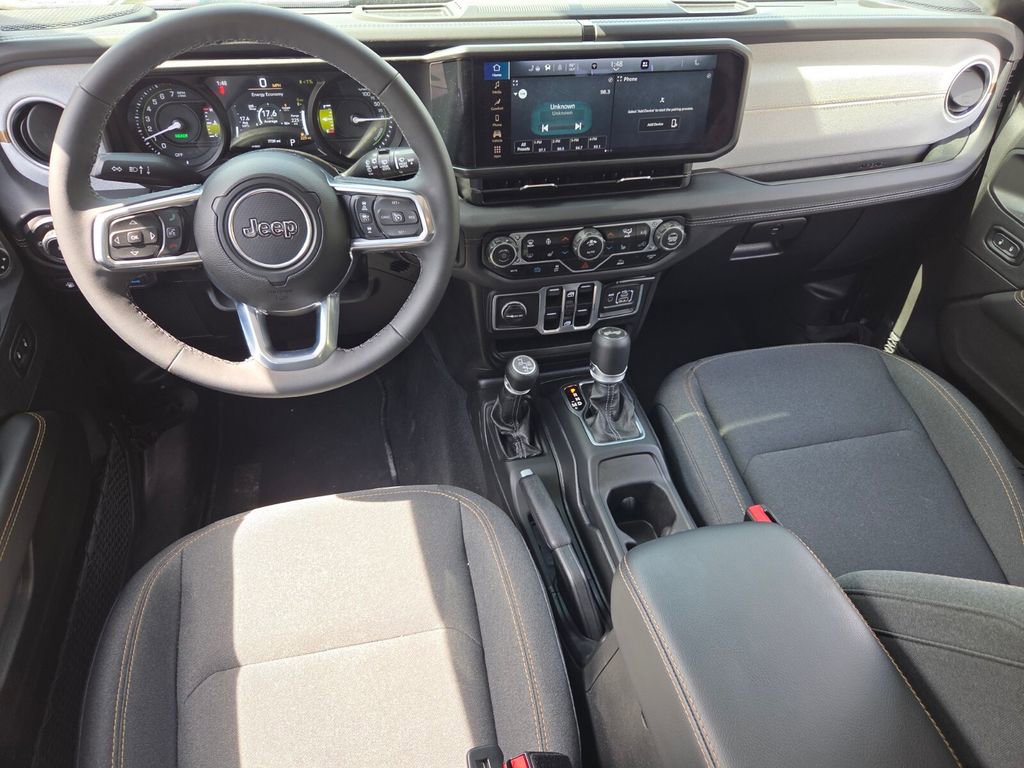 Used 2025 Jeep Wrangler Unlimited Sahara image 9