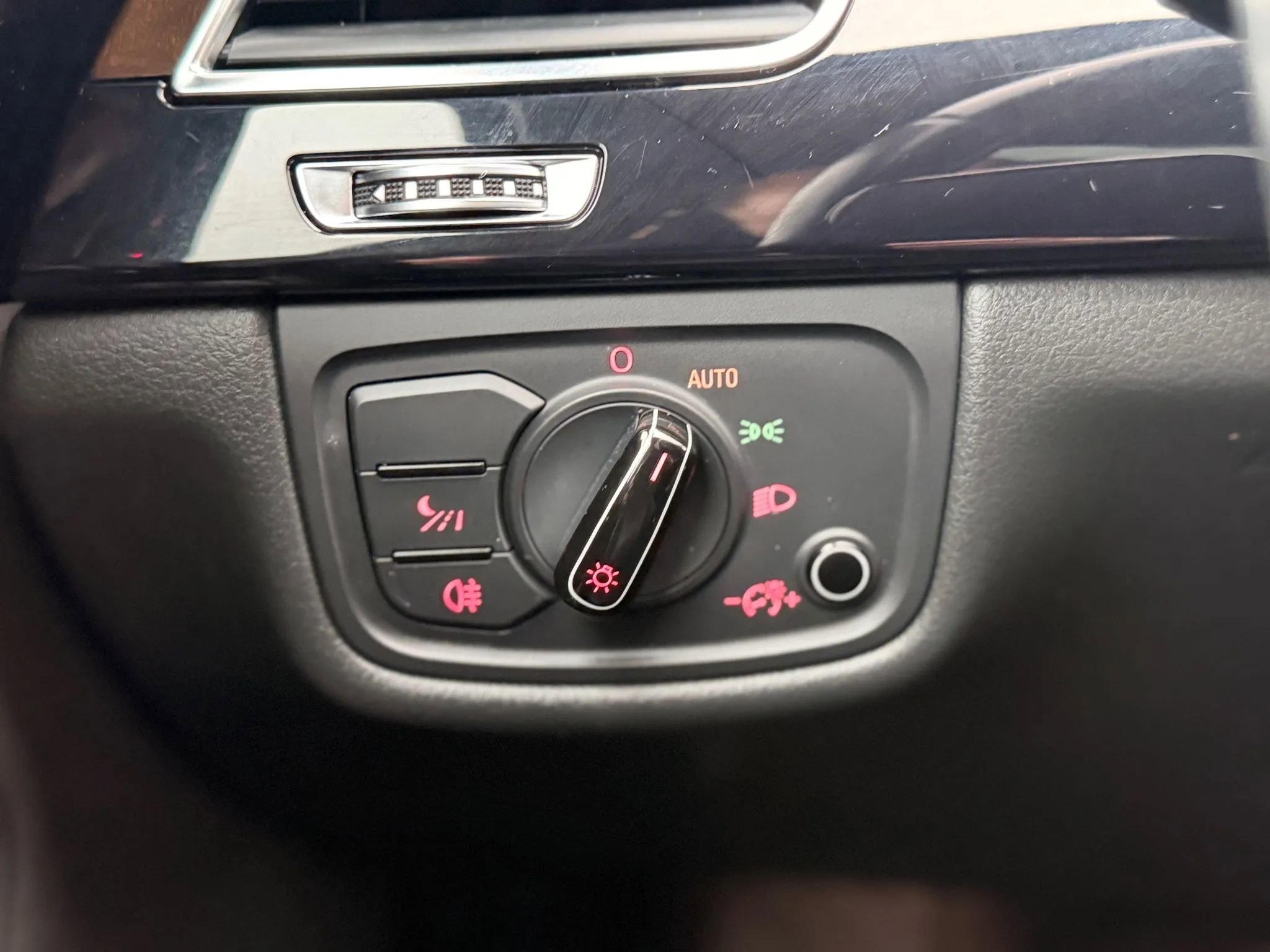 Used 2013 Audi A8 L 3.0T image 38