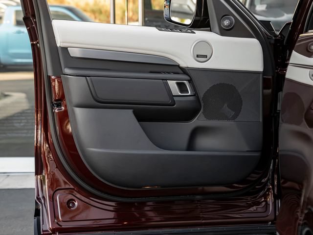 New 2026 Land Rover Discovery Limited Edition AWD/4WD image 11