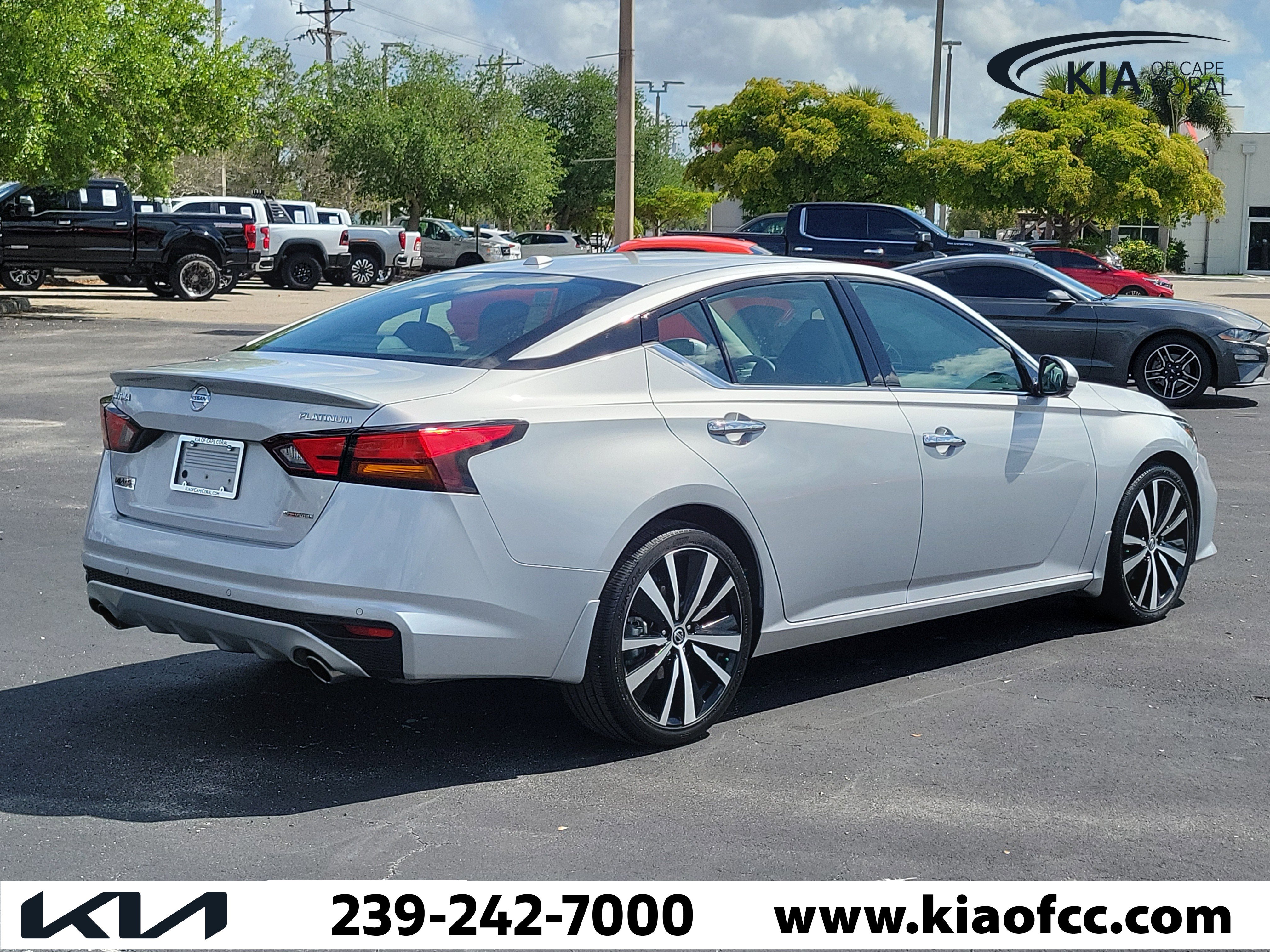 Used 2020 Nissan Altima 2.0 Platinum FWD image 6
