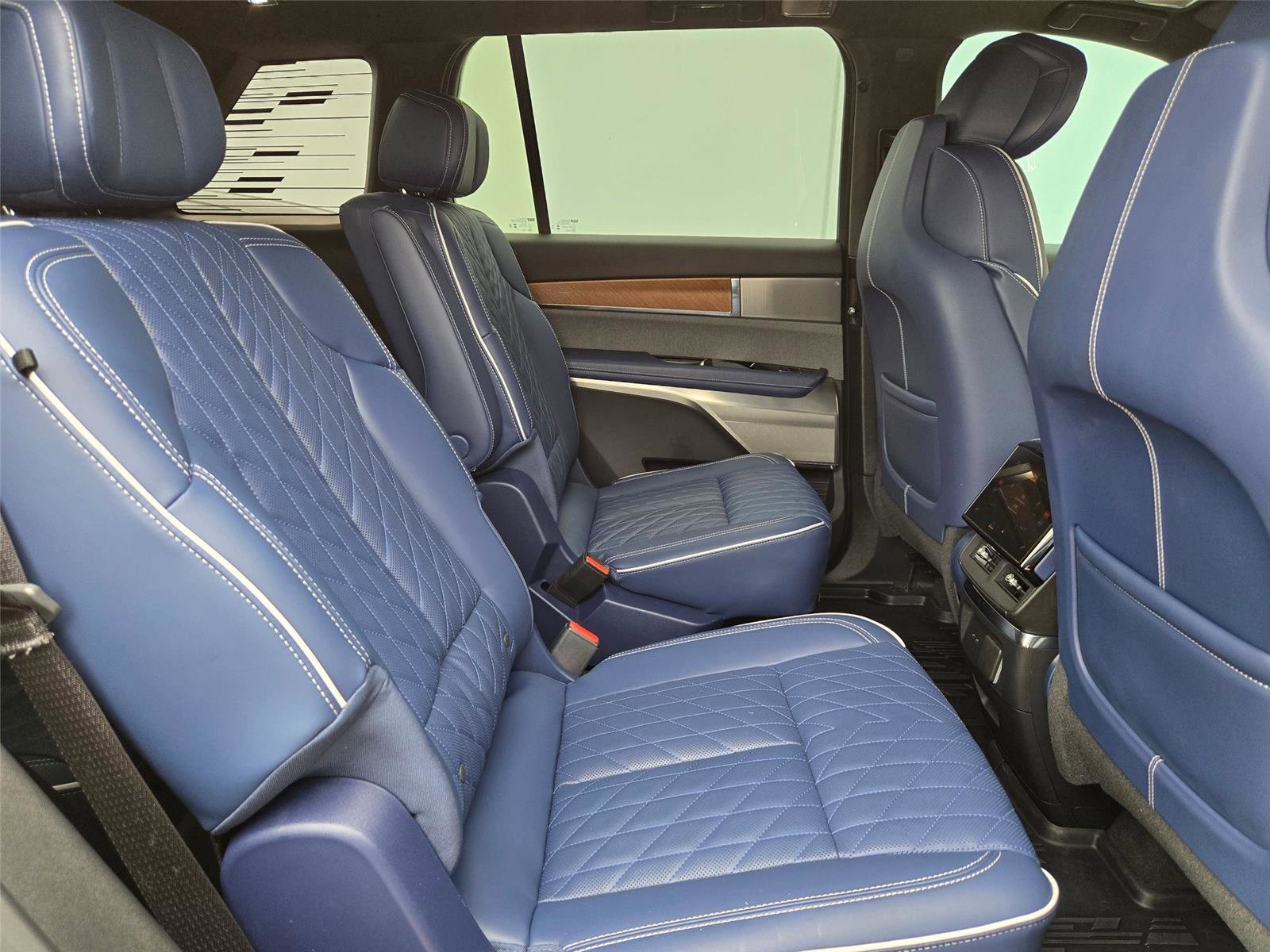 New 2026 Cadillac Vistiq Premium Luxury w/ LPO, Floor Liner Package AWD/4WD image 32