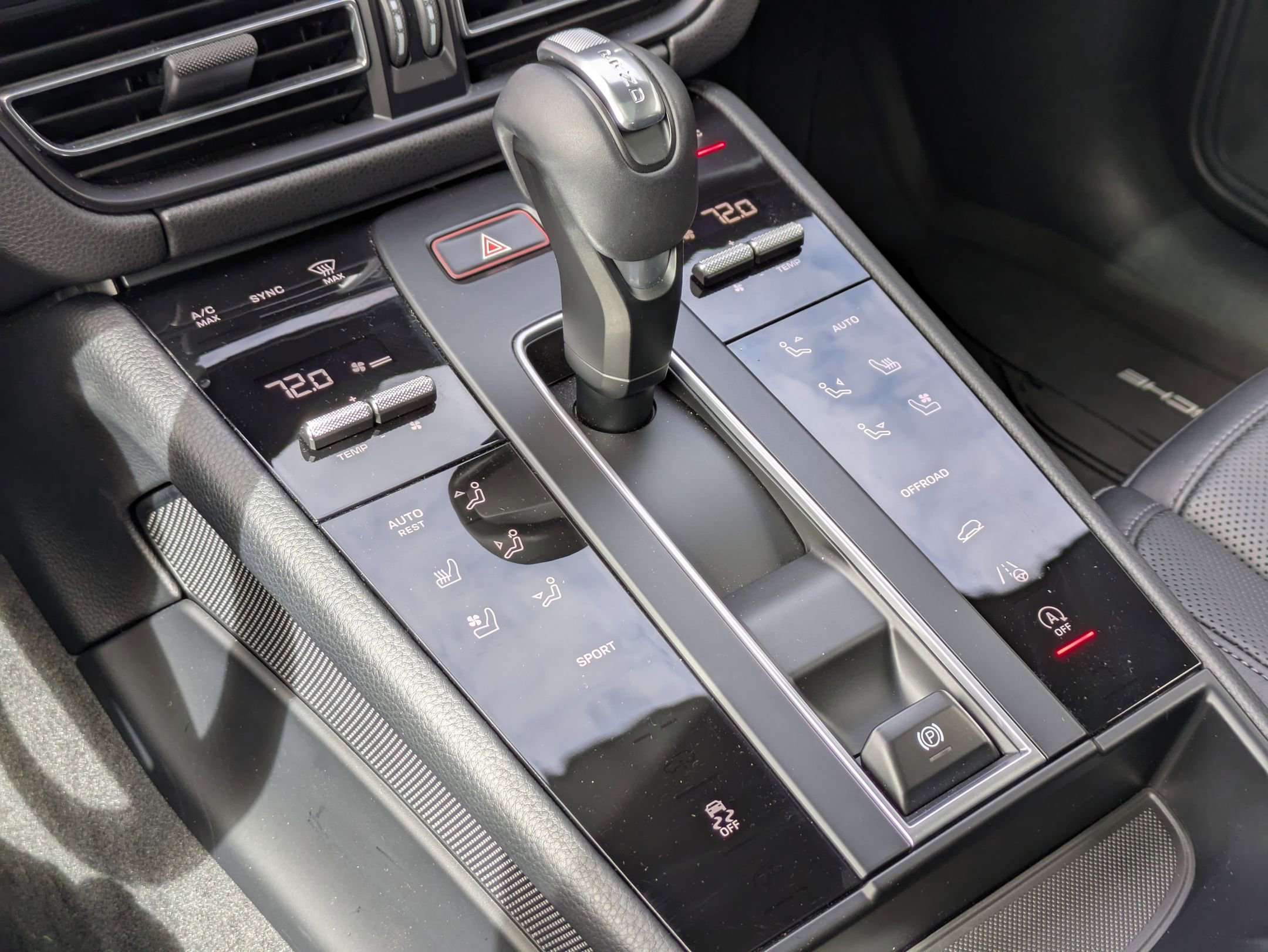 Certified 2025 Porsche Macan image 21