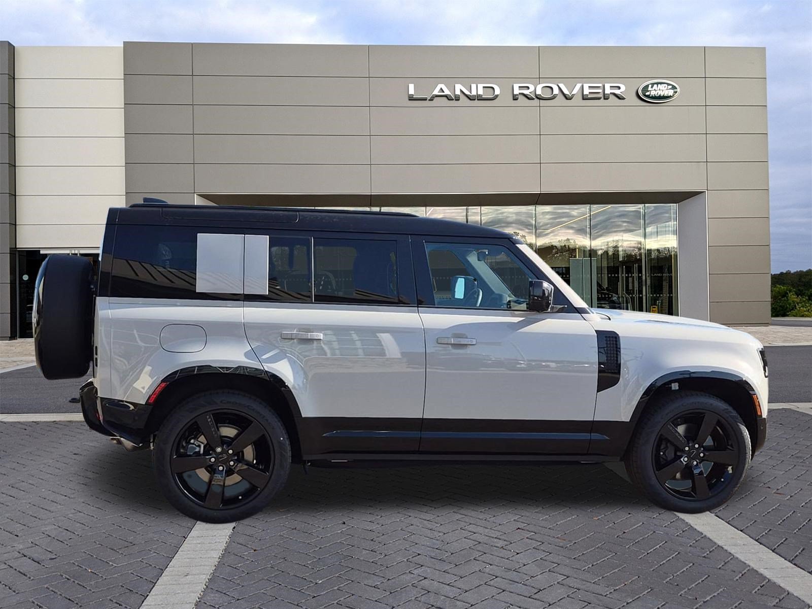 New 2026 Land Rover Defender 110 X-Dynamic SE AWD/4WD image 4