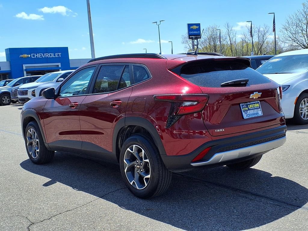 Used 2024 Chevrolet Trax LT w/ Driver Confidence Package FWD image 7