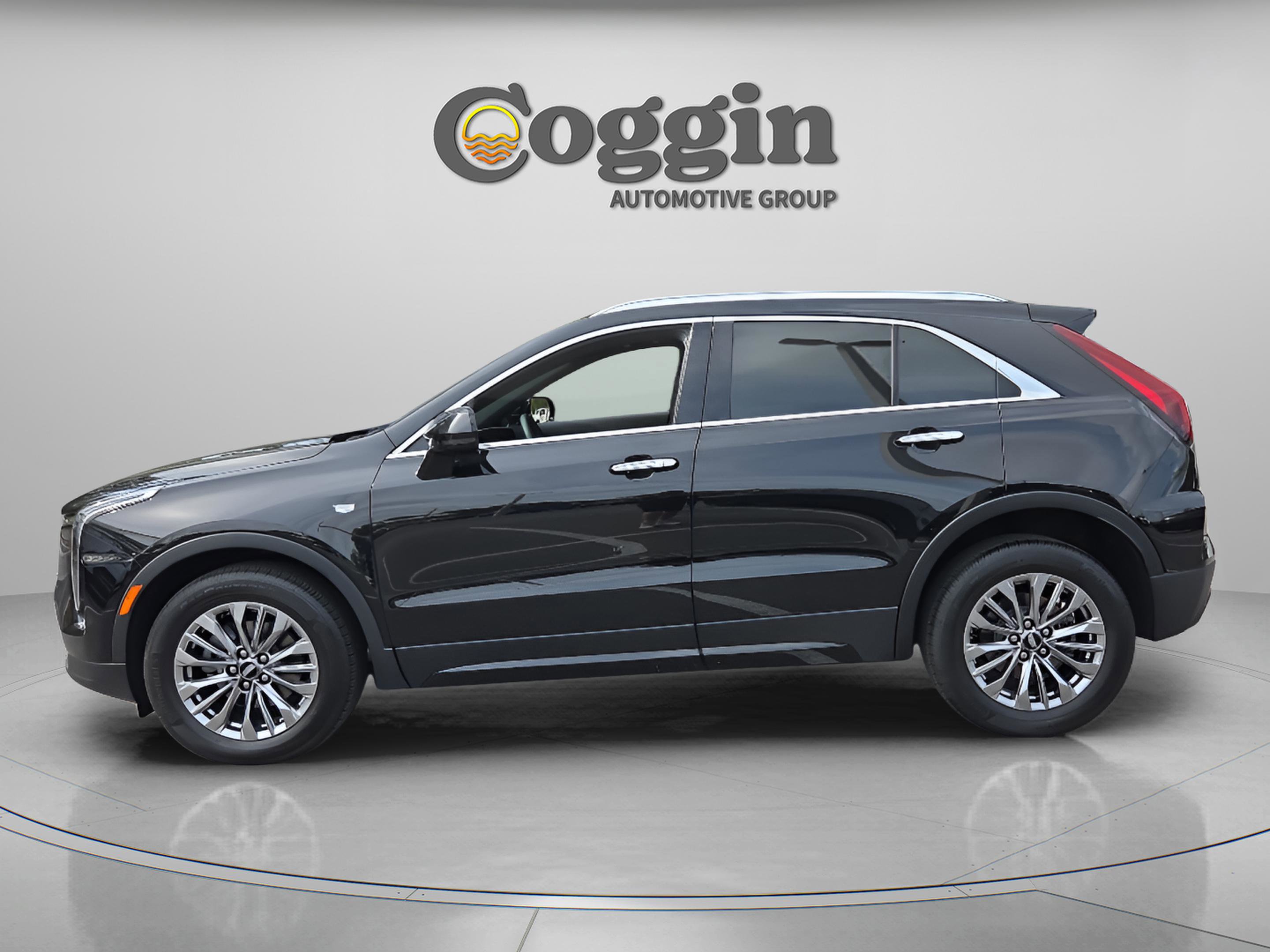 Used 2024 Cadillac XT4 Premium Luxury w/ Cold Weather Package image 4