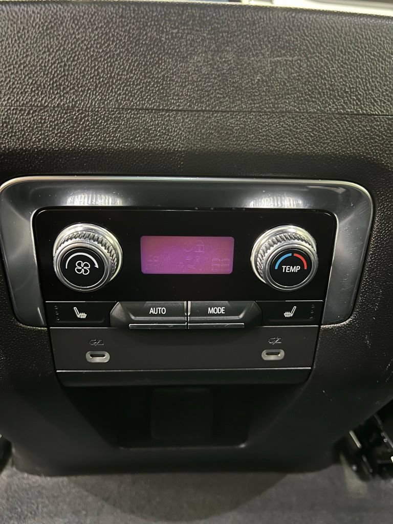 Used 2023 GMC Yukon AT4 AWD/4WD image 28