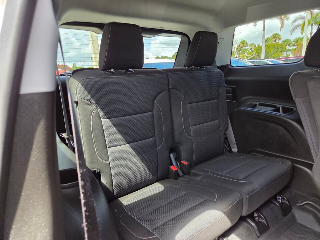 Used 2023 GMC Acadia SLE w/ Driver Convenience Package image 15