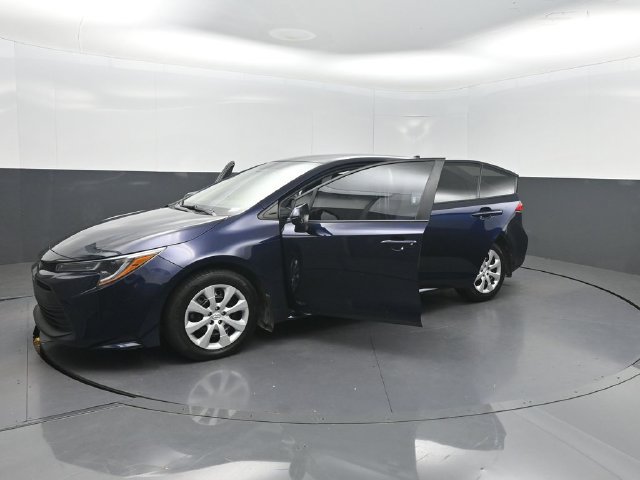 Used 2025 Toyota Corolla LE FWD image 27