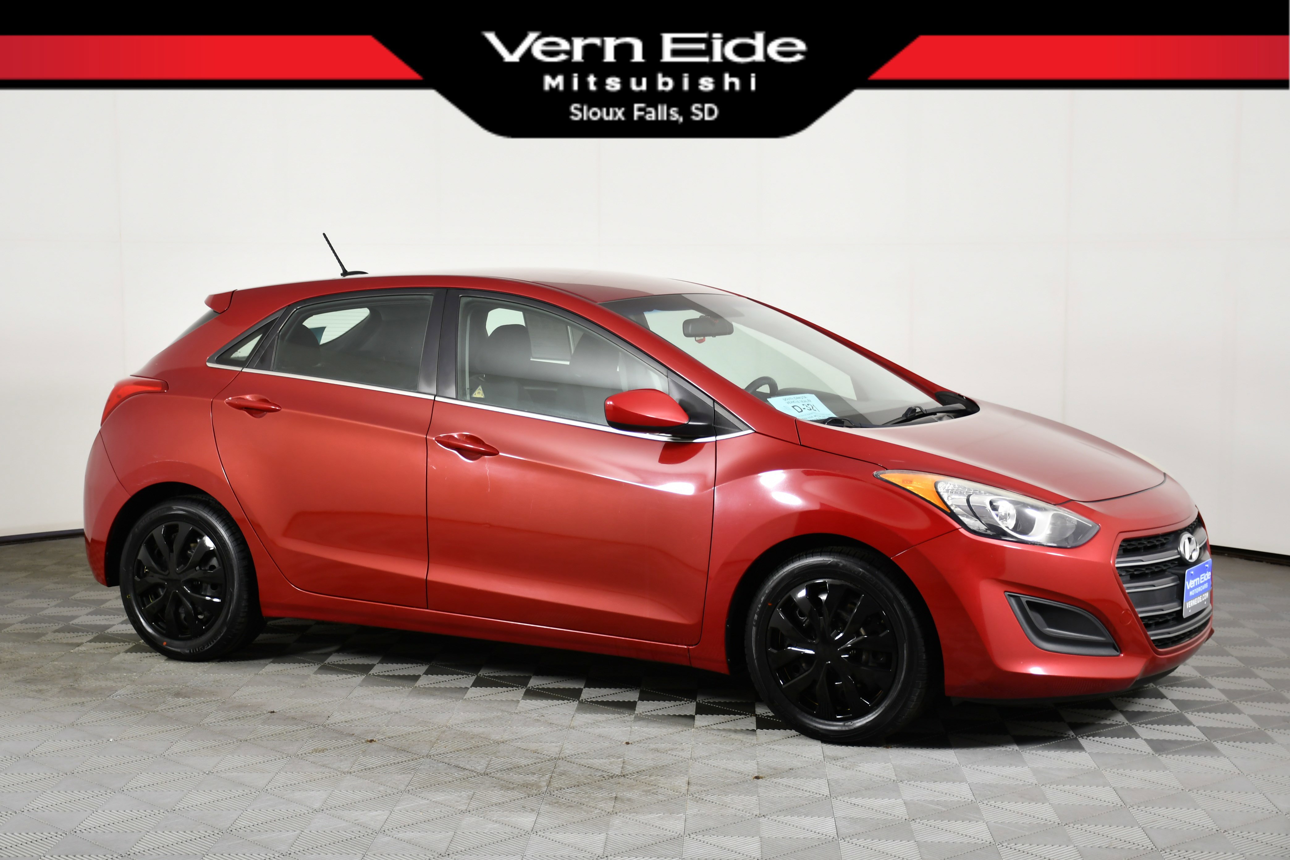 Used 2017 Hyundai Elantra GT image 1