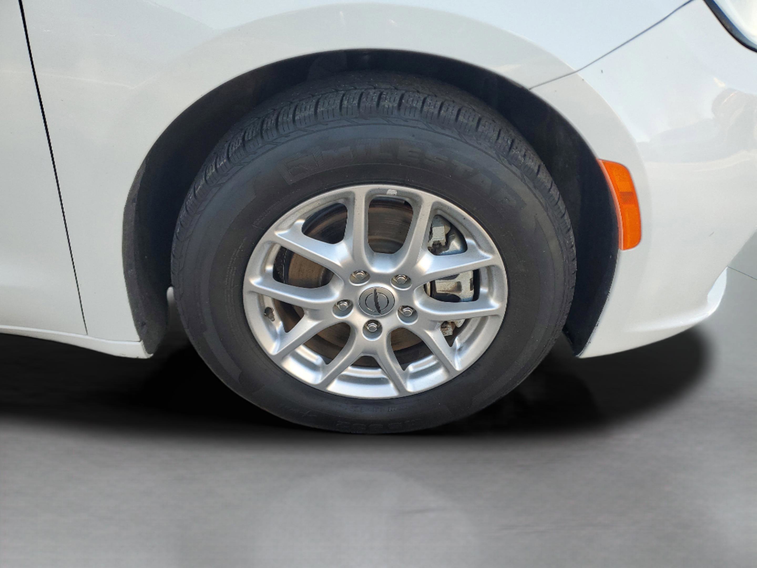 Used 2023 Chrysler Pacifica Touring-L image 29