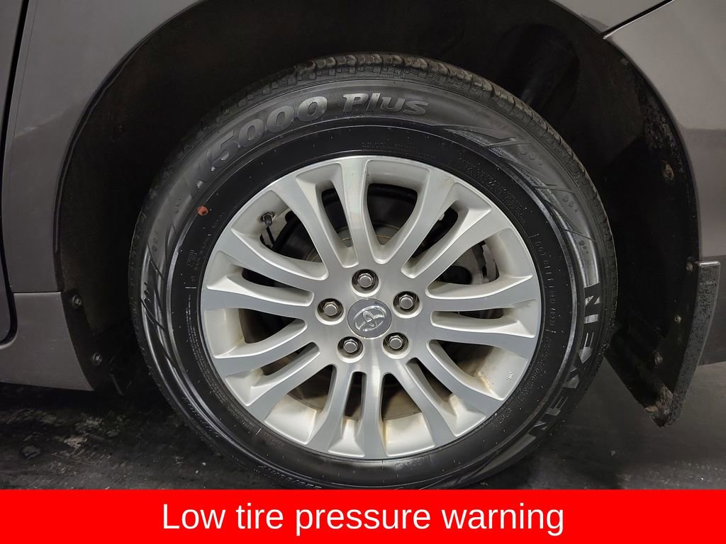 Used 2017 Toyota Sienna XLE image 10