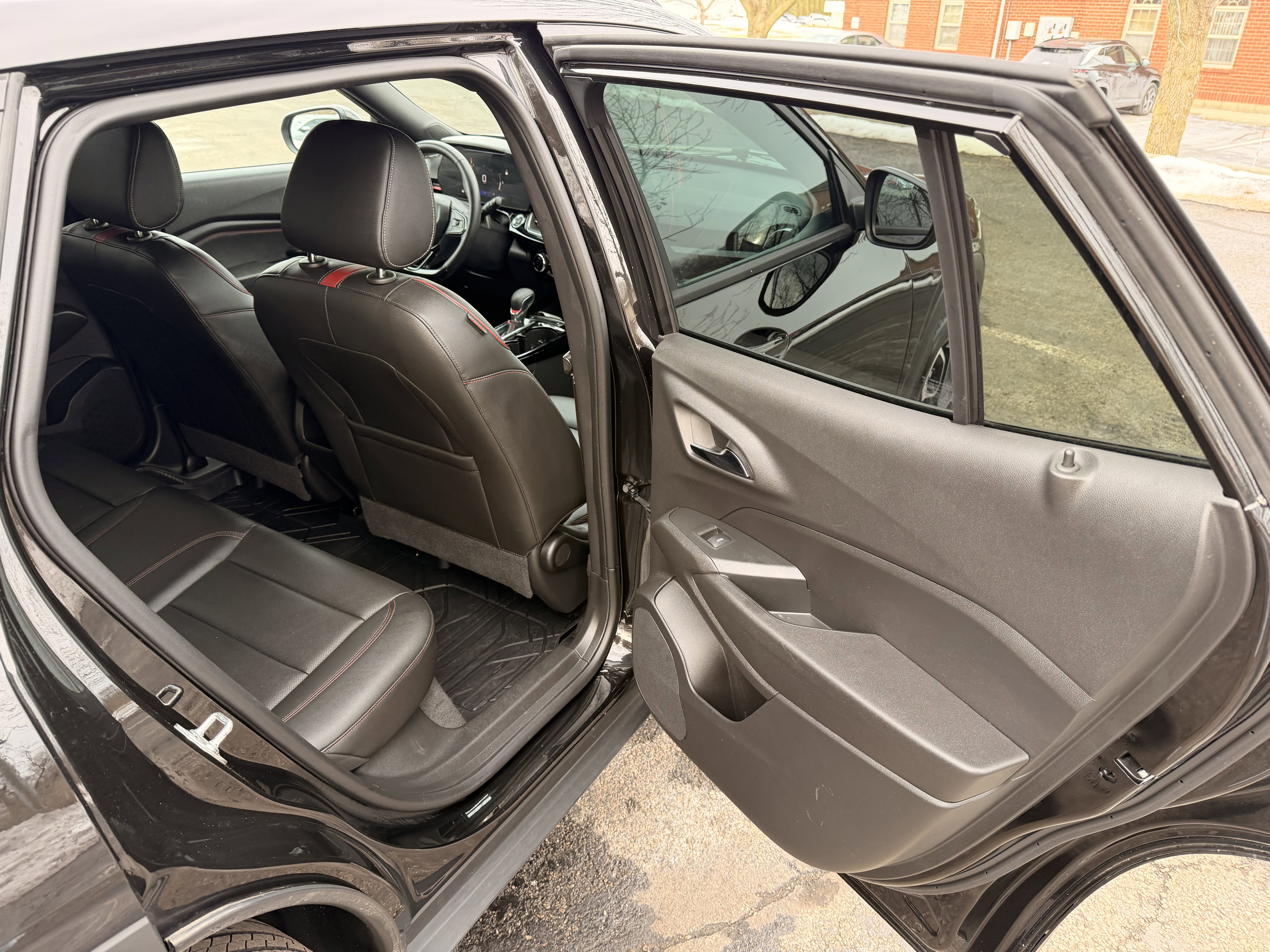 Used 2025 Chevrolet Trax RS w/ Sunroof Package image 14