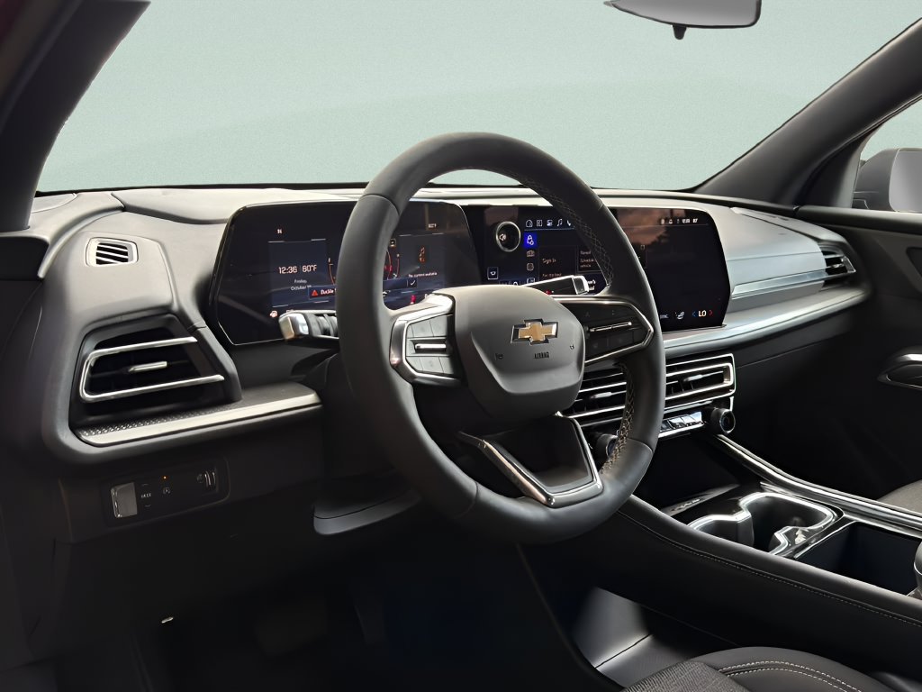 Used 2025 Chevrolet Traverse LT w/ Driver Confidence Package FWD image 9