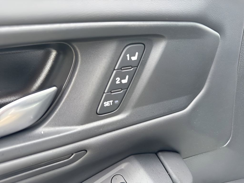 Used 2025 Honda Accord EX-L image 11
