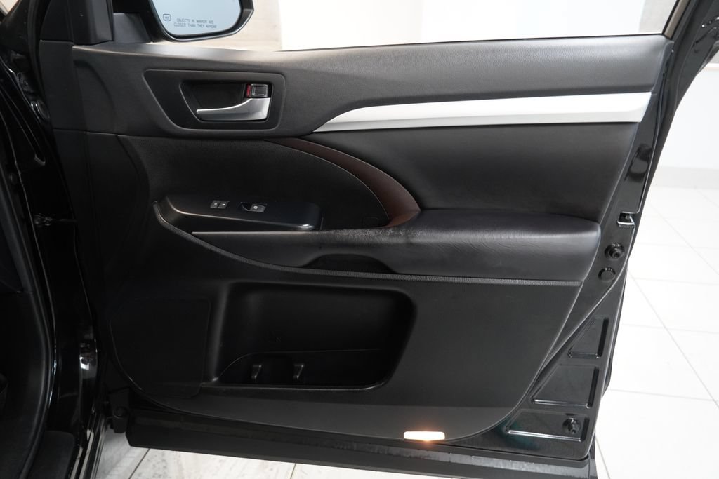 Used 2019 Toyota Highlander XLE AWD/4WD image 38