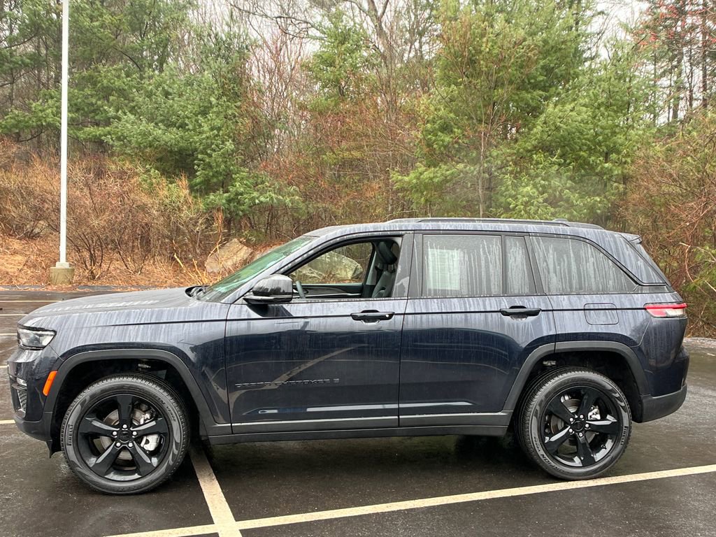 Used 2024 Jeep Grand Cherokee Limited w/ Black Appearance Package video 2