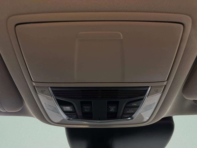 Used 2023 Acura RDX SH-AWD image 25