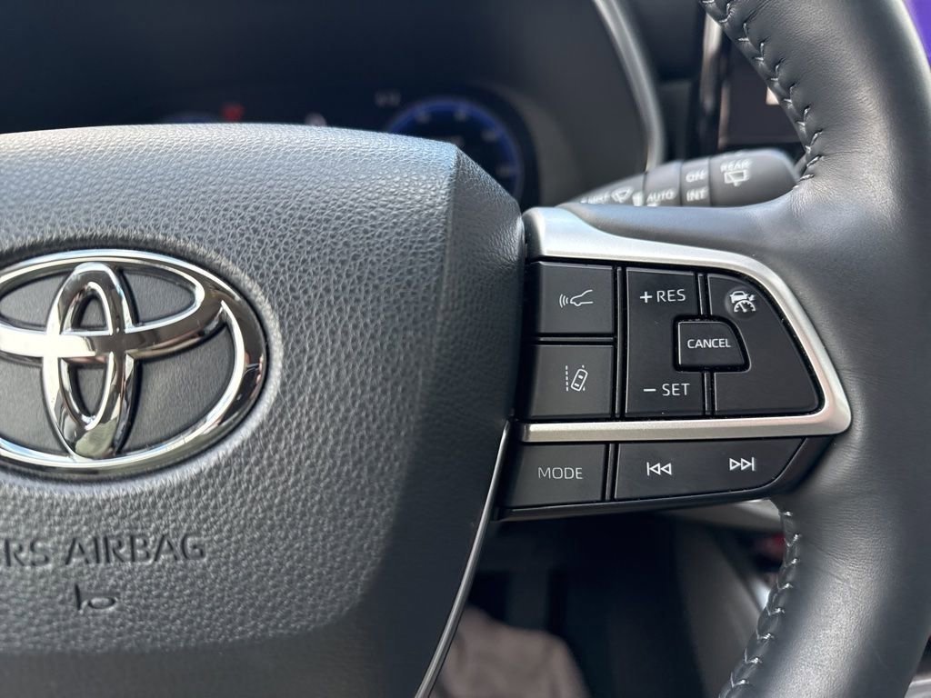 Used 2024 Toyota Highlander Platinum AWD/4WD image 25