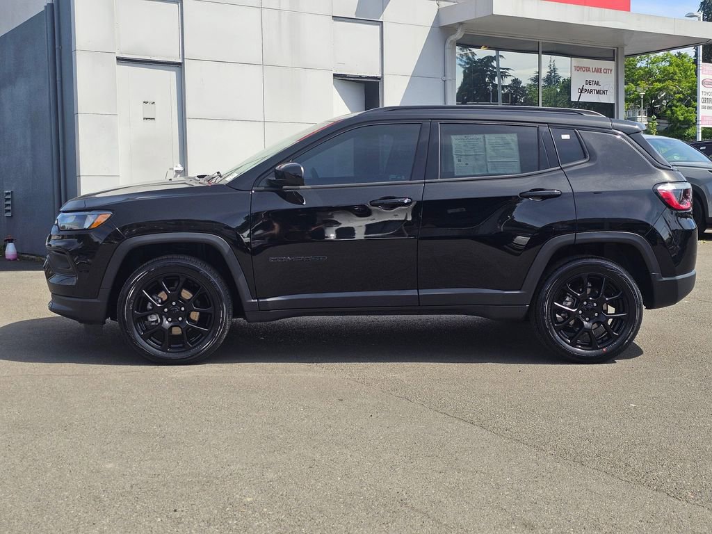 Used 2022 Jeep Compass Latitude w/ Convenience Group AWD/4WD image 4