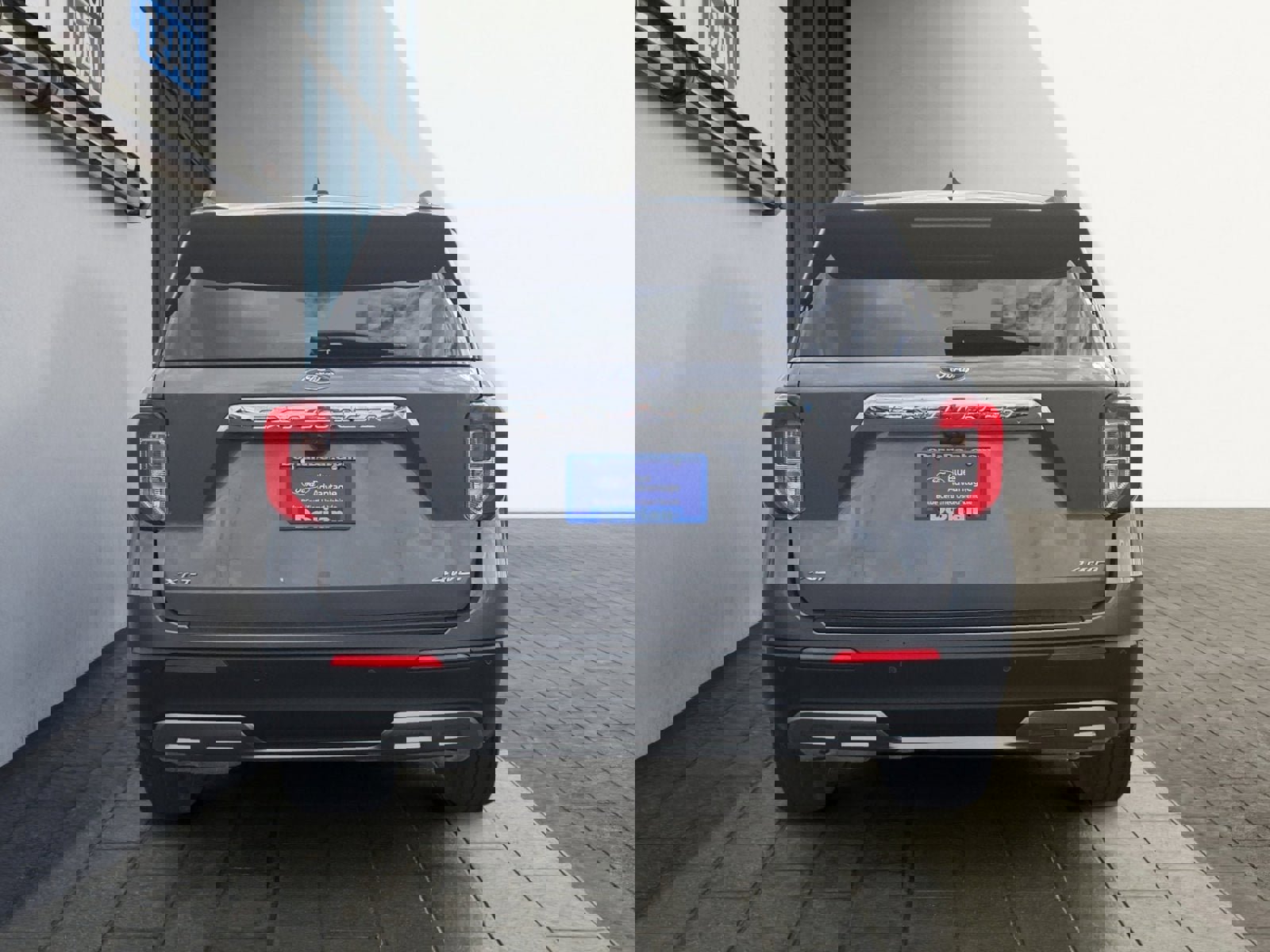 Certified 2022 Ford Explorer XLT w/ Equipment Group 202A image 4