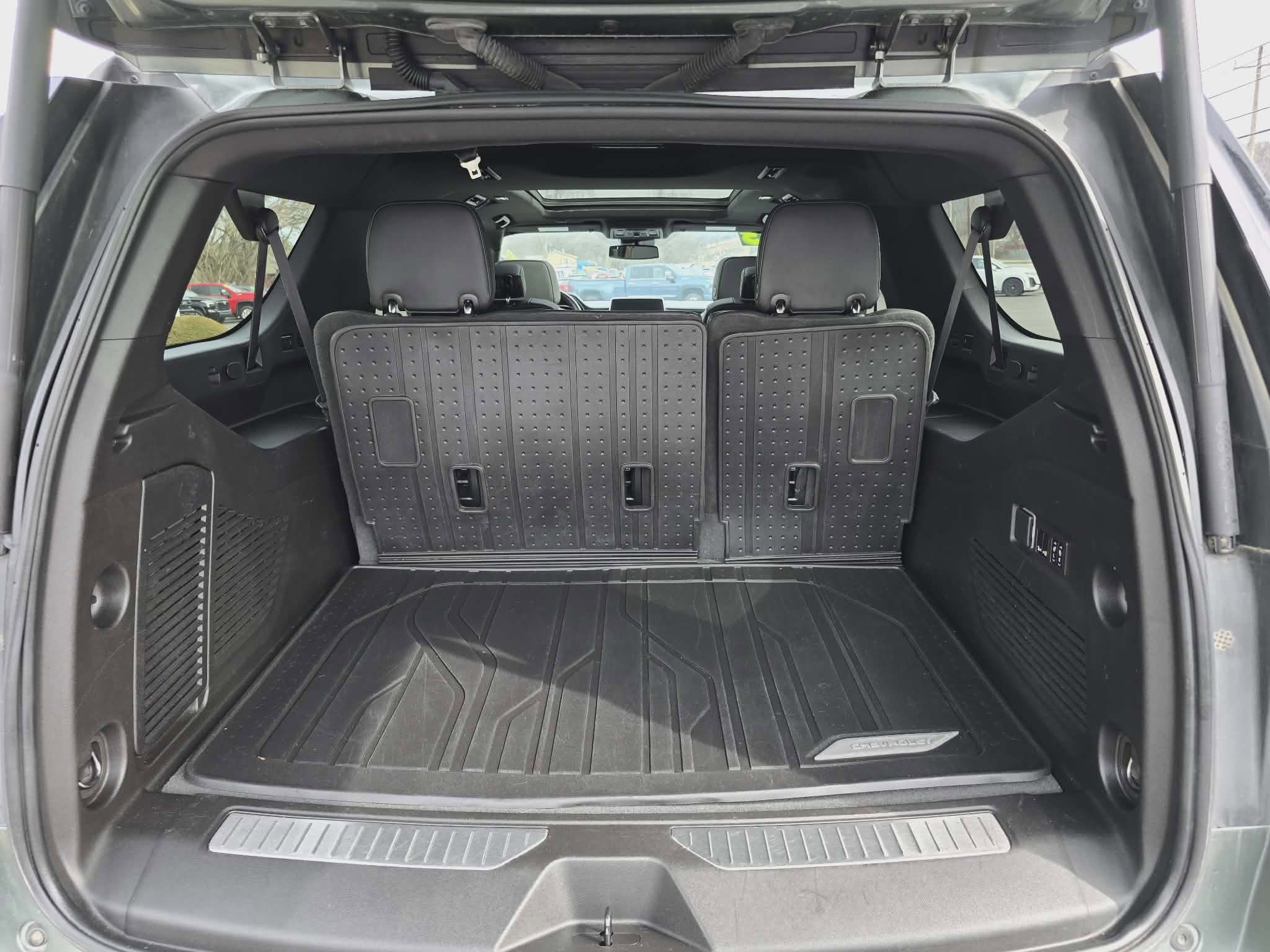 Used 2023 Chevrolet Suburban RST w/ Sport Performance Package image 5