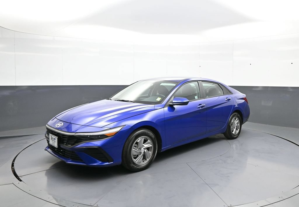 Certified 2025 Hyundai Elantra SE FWD image 10