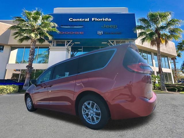 New 2026 Chrysler Pacifica Select image 7