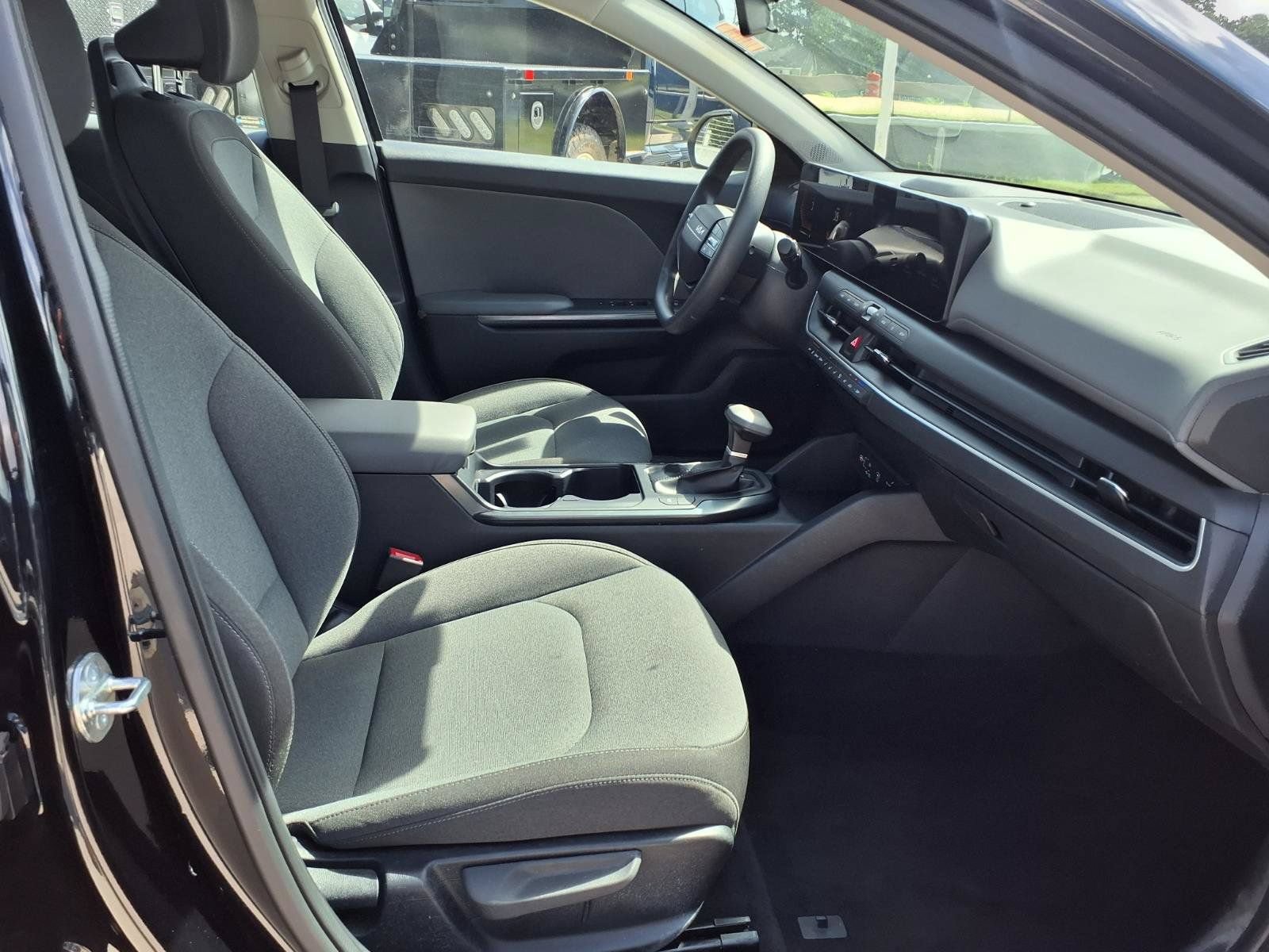 Used 2025 Kia K4 FWD image 18