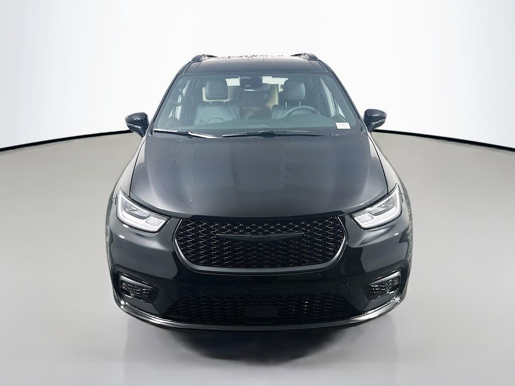 New 2025 Chrysler Pacifica Select w/ Uconnect Theater Family Group video 2