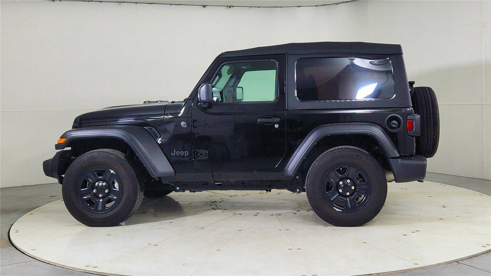 Used 2022 Jeep Wrangler Sport image 4