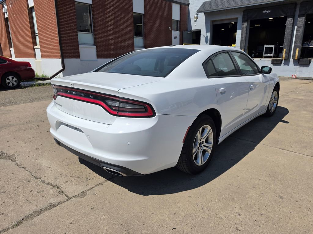 Used 2022 Dodge Charger SXT image 2