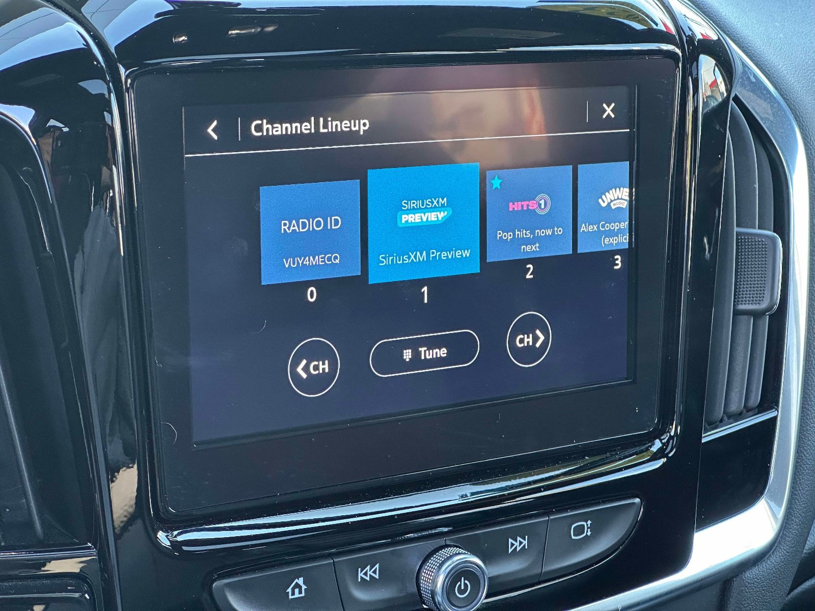 Used 2023 Chevrolet Traverse RS AWD/4WD image 29