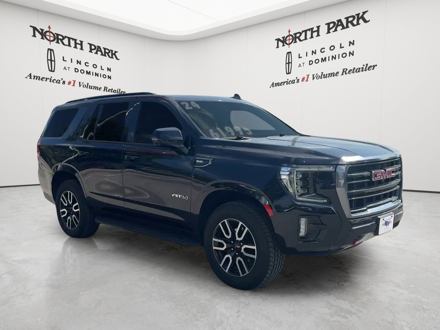 Used 2024 GMC Yukon AT4 w/ Technology Package AWD/4WD image 7