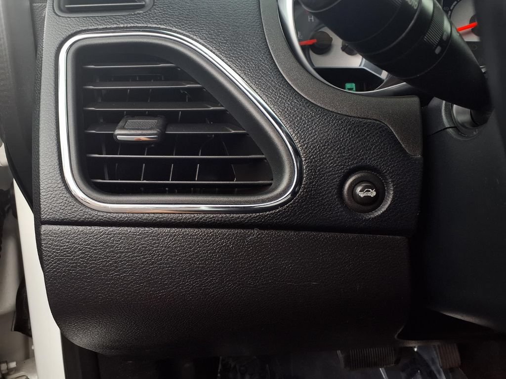 Used 2012 Chrysler 200 Touring FWD image 12