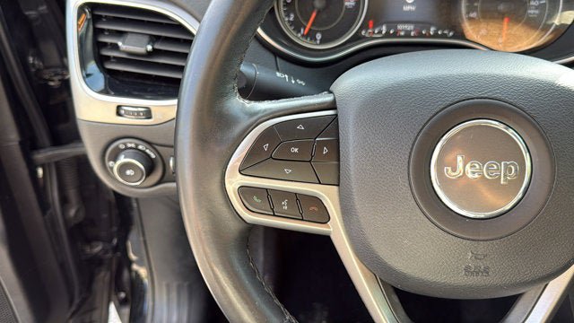 Used 2019 Jeep Cherokee Limited w/ Trailer Tow Group AWD/4WD image 16