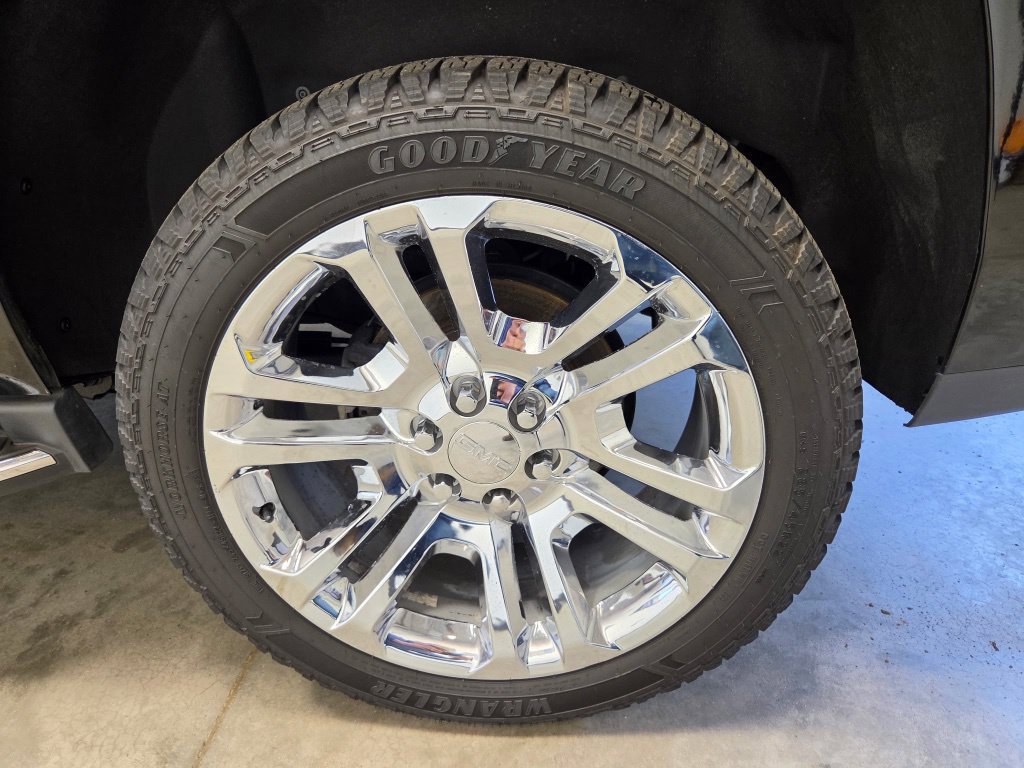 Used 2018 GMC Yukon SLT w/ Premium Edition AWD/4WD image 14