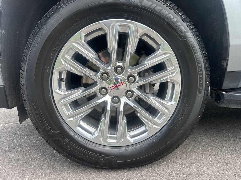 Used 2024 GMC Yukon SLT w/ SLT Luxury Package image 9