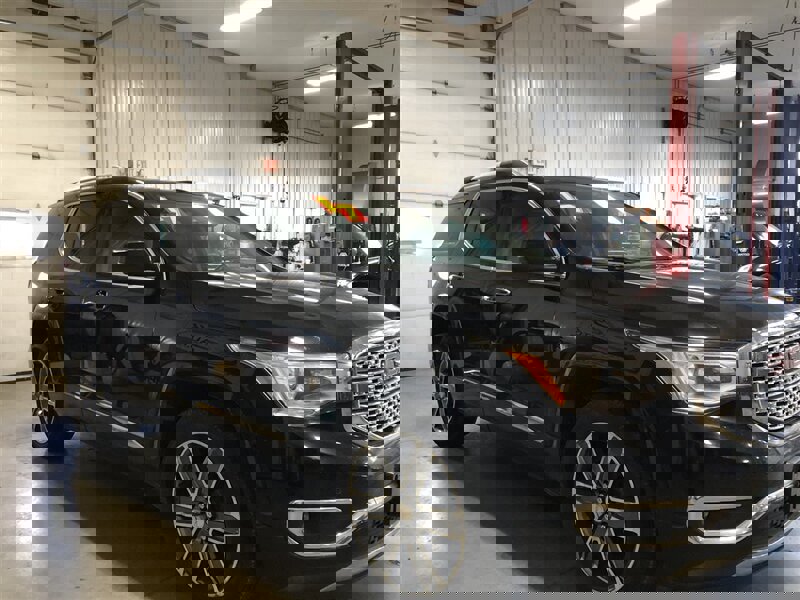 Used 2017 GMC Acadia Denali w/ Technology Package image 4