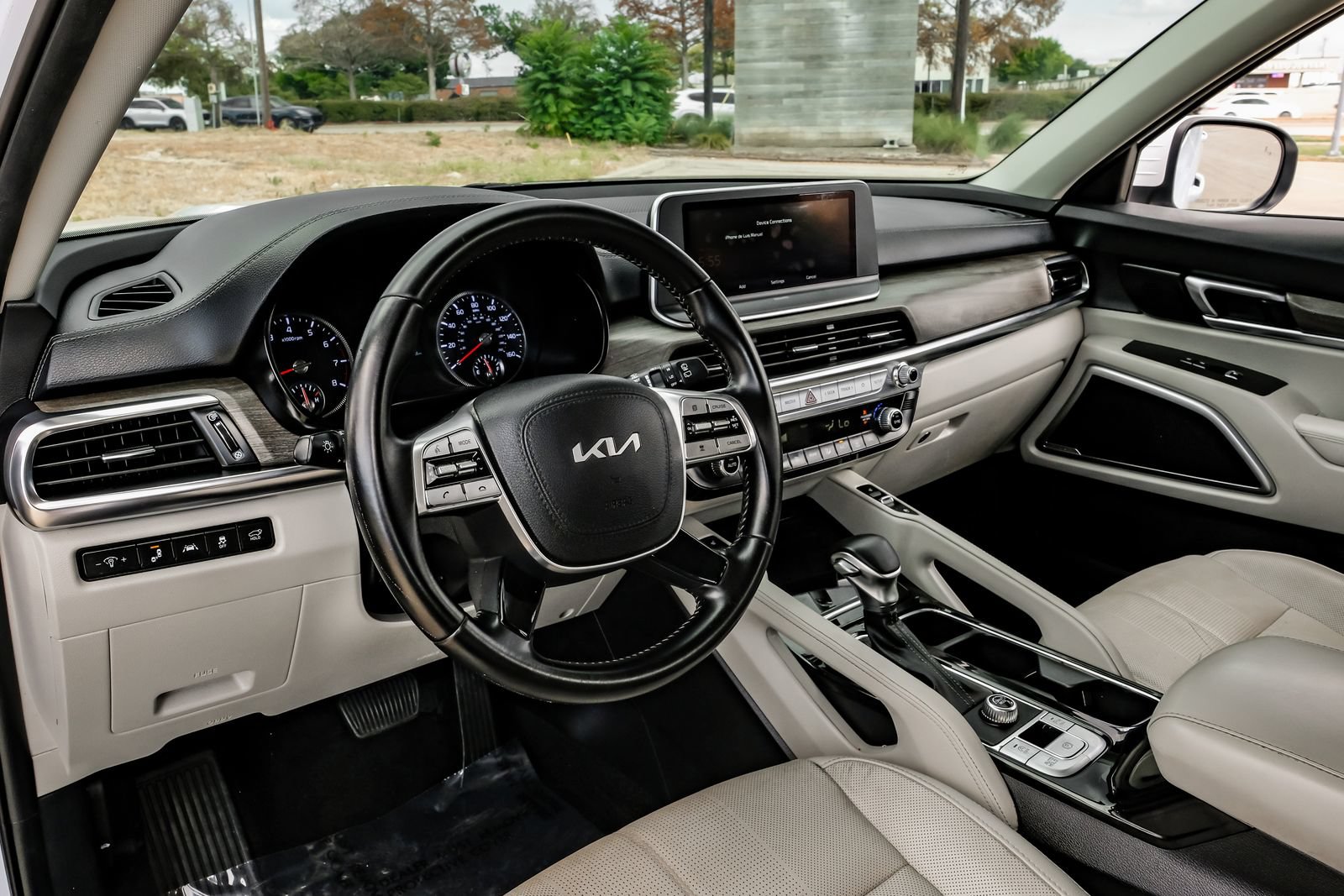 Used 2022 Kia Telluride EX w/ EX Premium Package FWD image 3