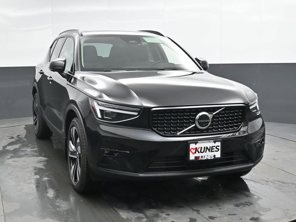 New 2026 Volvo XC40 B5 Plus w/ Protection Package Premier AWD/4WD image 4