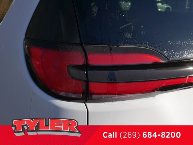 New 2026 Chrysler Pacifica Select AWD/4WD image 12