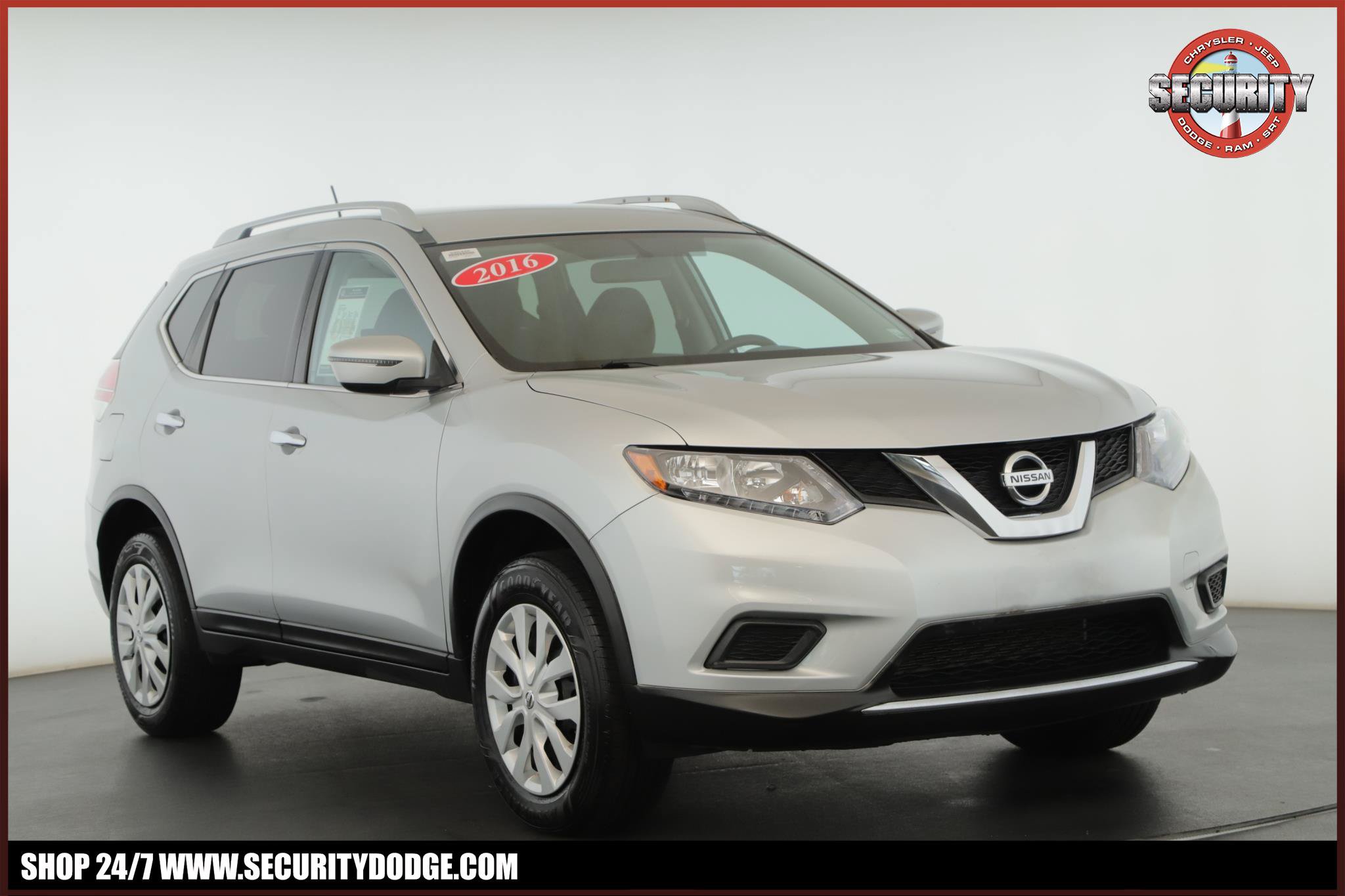 Used 2016 Nissan Rogue S w/ Appearance Package AWD/4WD image 1