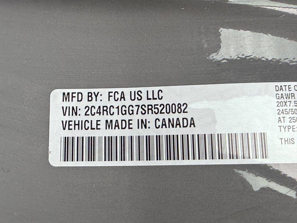 Used 2025 Chrysler Pacifica Limited image 28