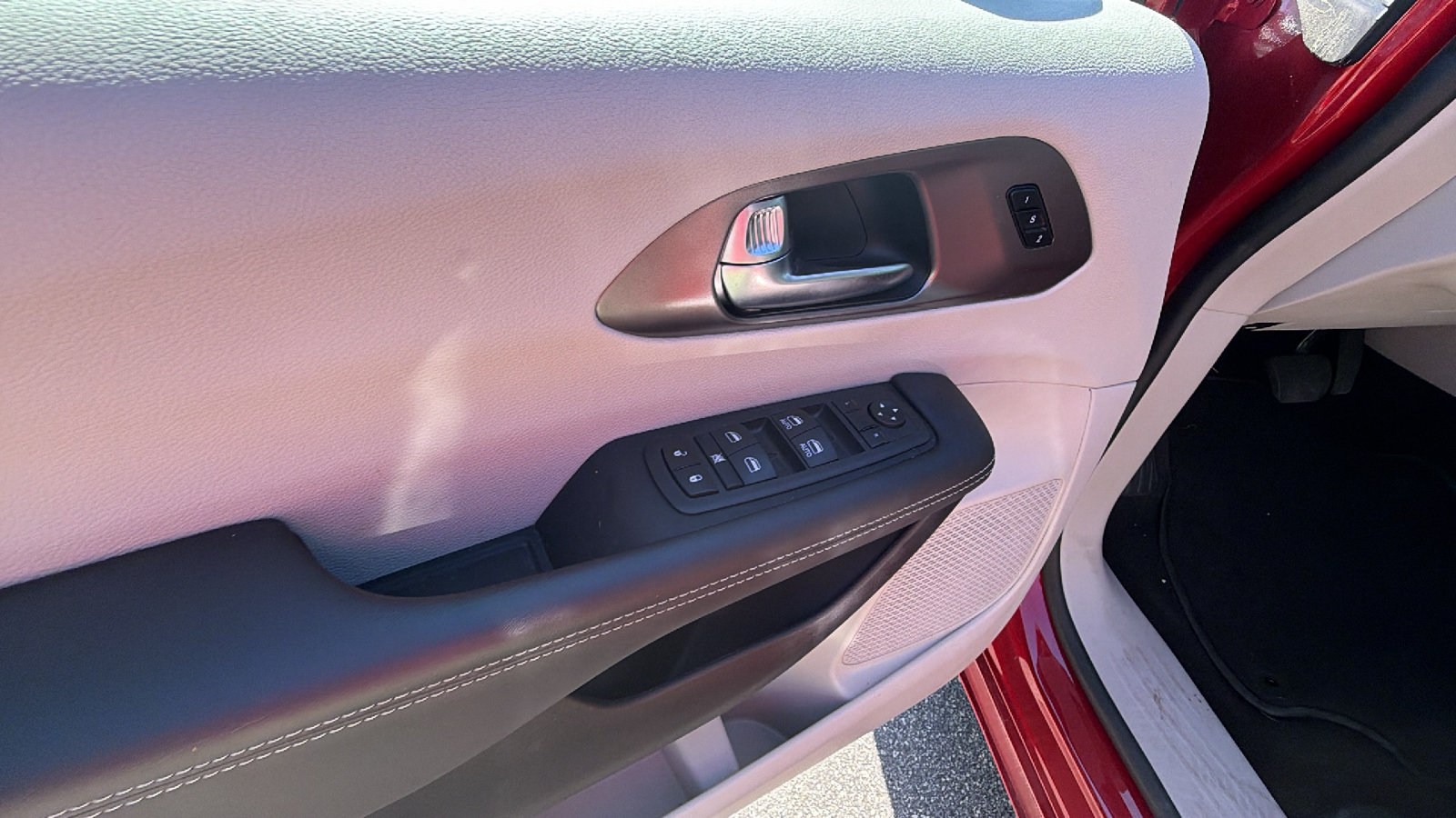 Certified 2024 Chrysler Pacifica Touring-L FWD image 15