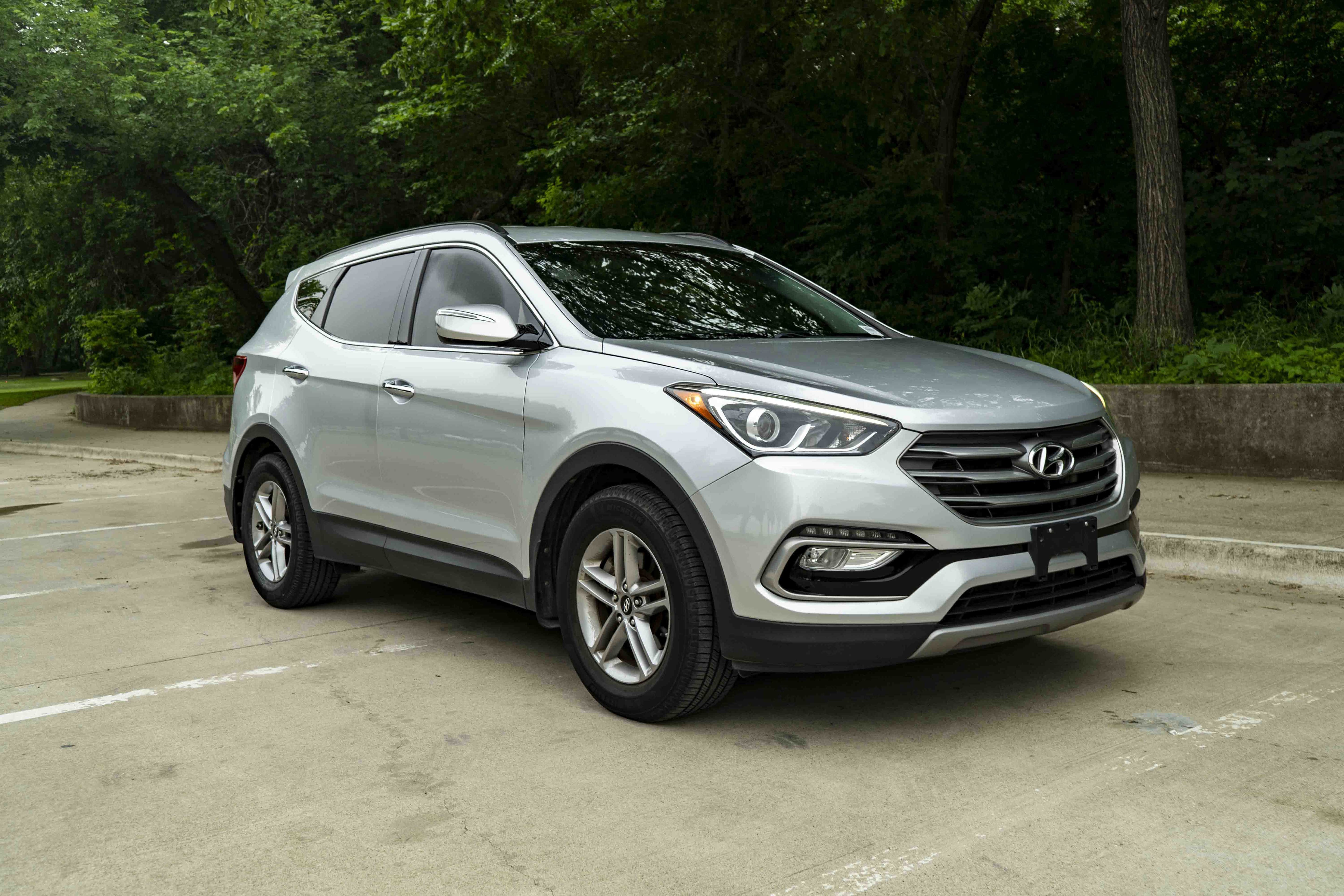 Used 2017 Hyundai Santa Fe Sport FWD image 2