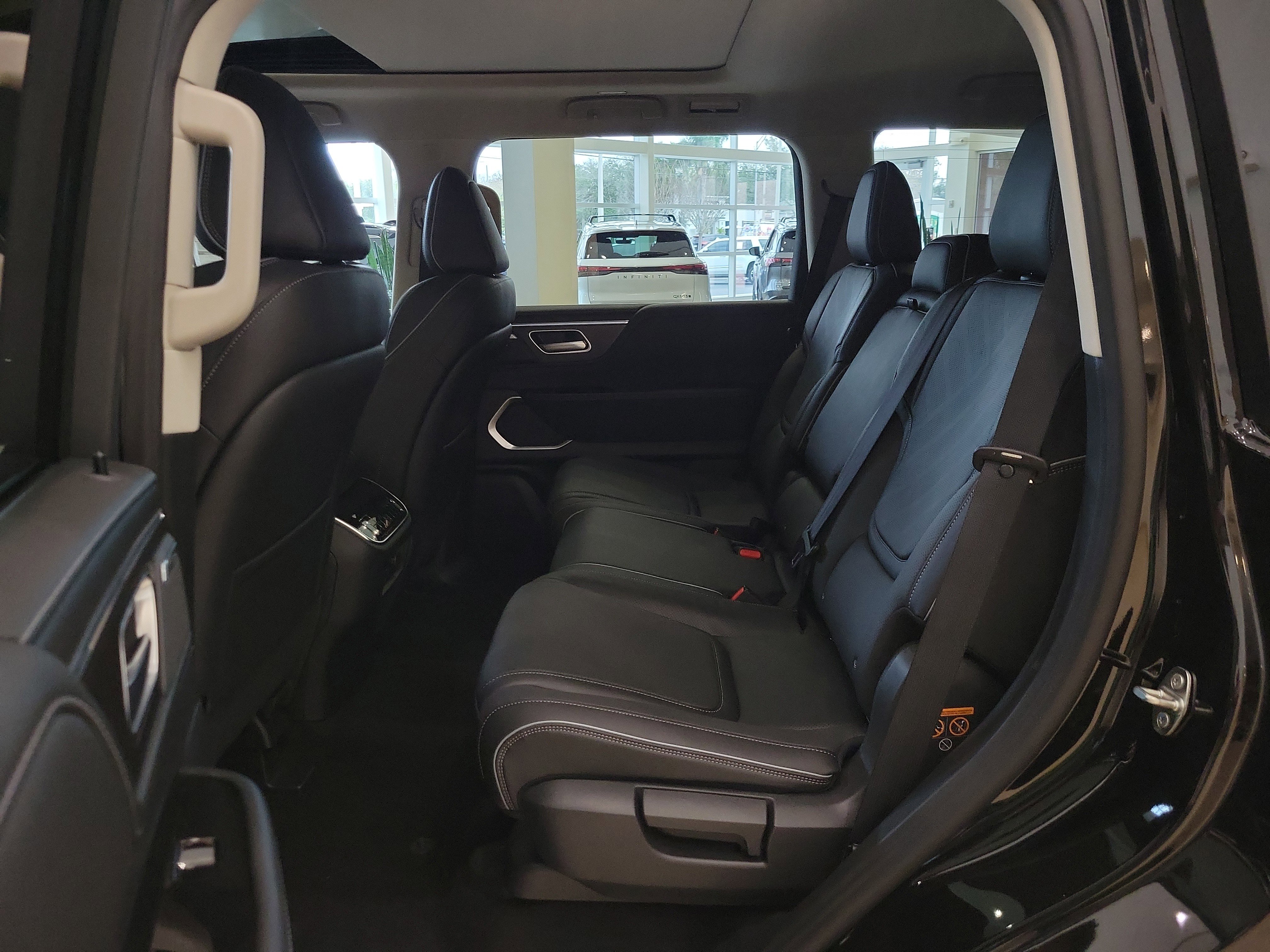 New 2026 INFINITI QX80 Luxe image 17