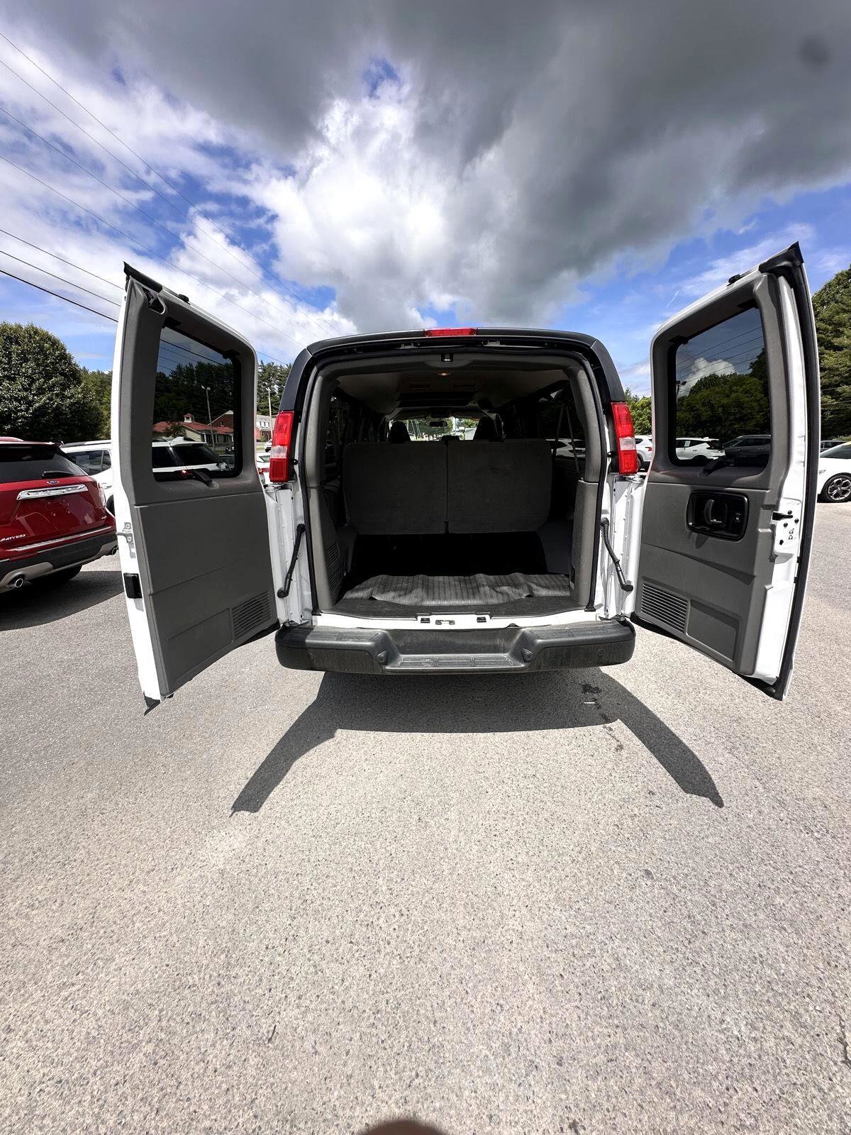 Used 2022 Chevrolet Express 3500 LS image 19