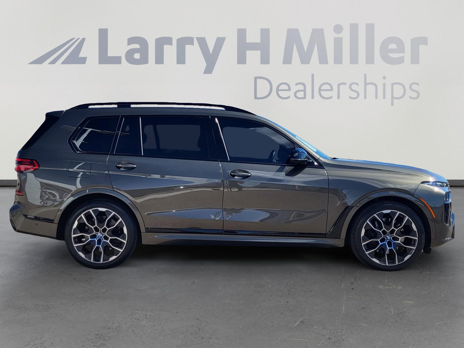 Used 2025 BMW X7 M60i image 6